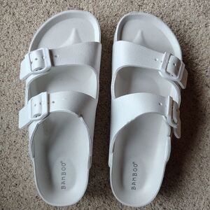 BAMBOO Brand White Dual Buckle Slide Sandals Size 9 Plastic/Rubber